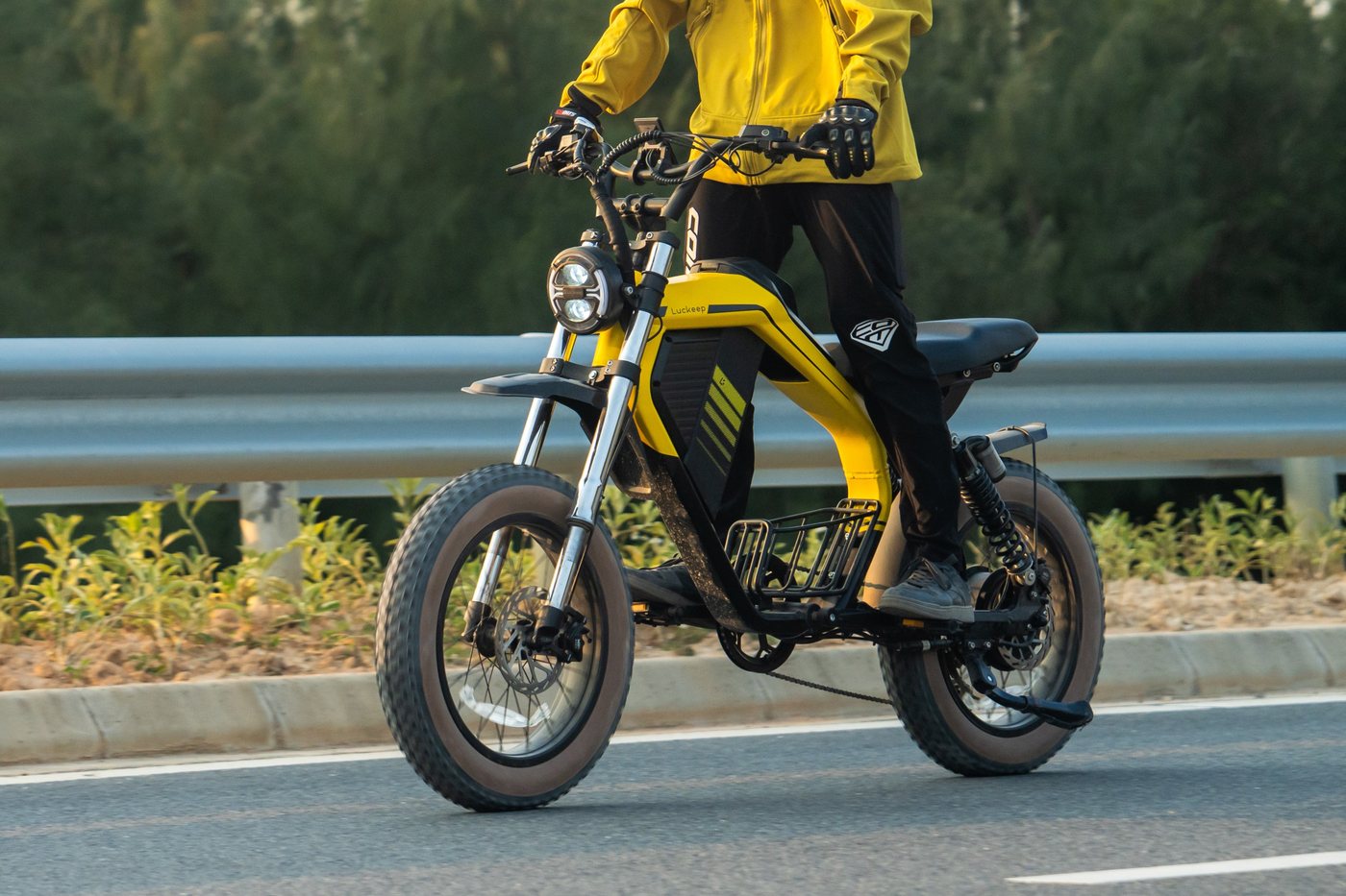 E-Bike X5 Max sur la route