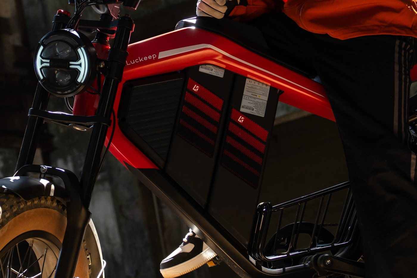 Batterie dans le cadre de l'E-Bike X5 Max, détail